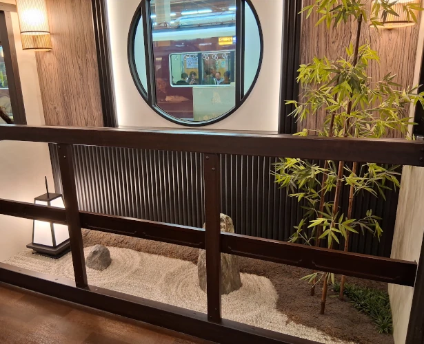 Kyo-train GARAKU train, zen garden inside