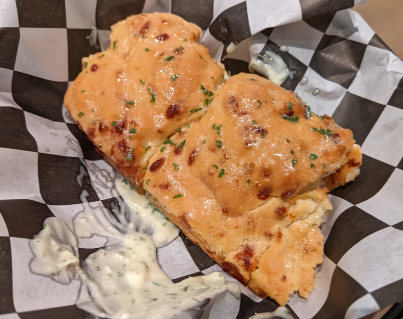 butter biscuits in paula deen restaurant in pigeon forge