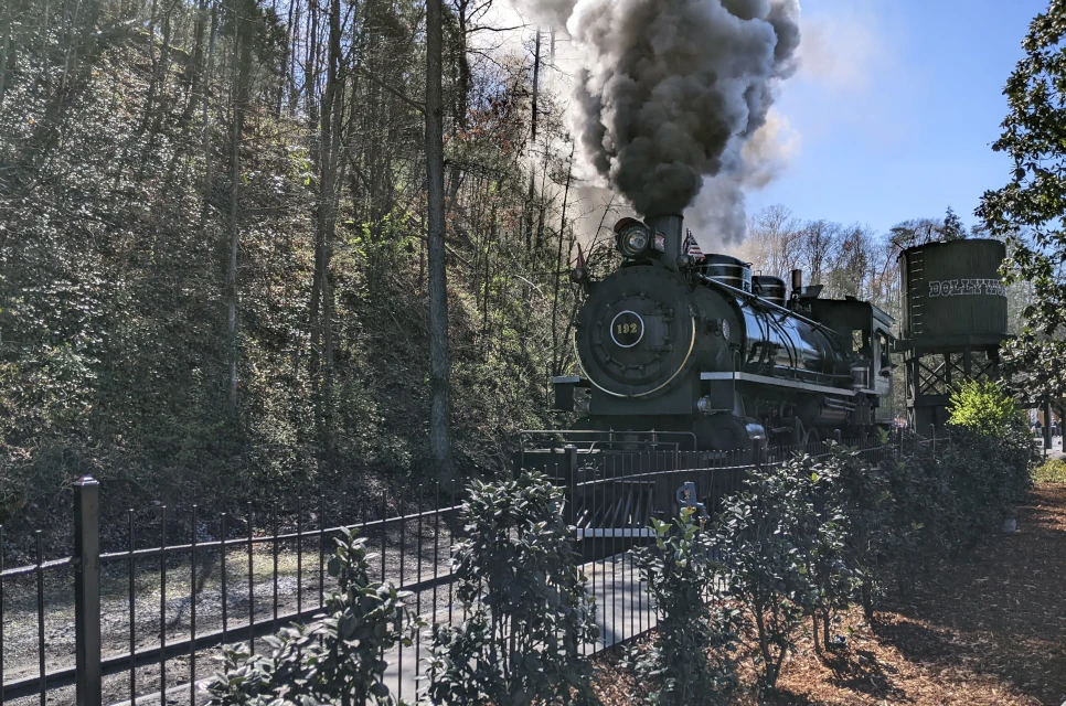 dollywood coal-powered steam-engine train