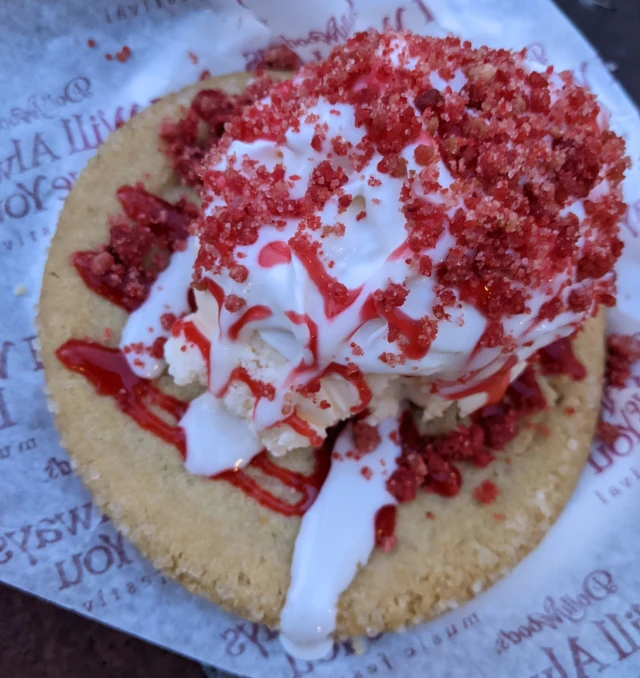 dollywood sugar cookie with ice cream
